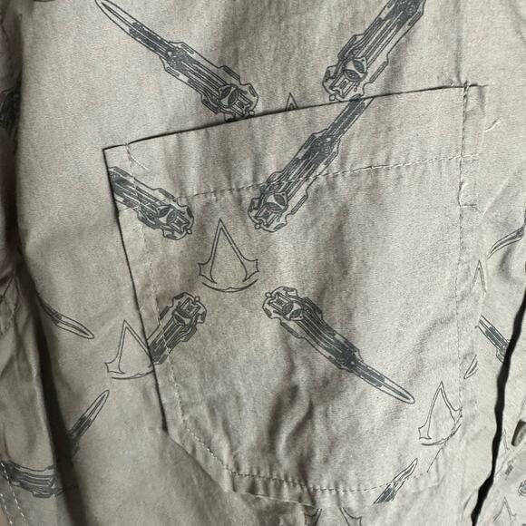 Assassin's Creed NWT Men's Medium 100% Cotton Gray Long Sleeved Button Up Shirt - Picture 7 of 9